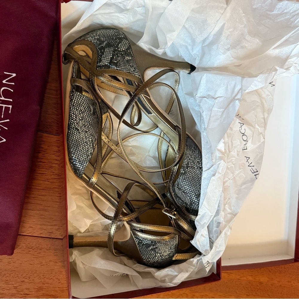 Nueva Epoca dance shoes Tango Salsa Ballroom Size 7 (street size 9) women heels